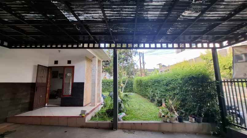dijual rumah komplek sariwangi