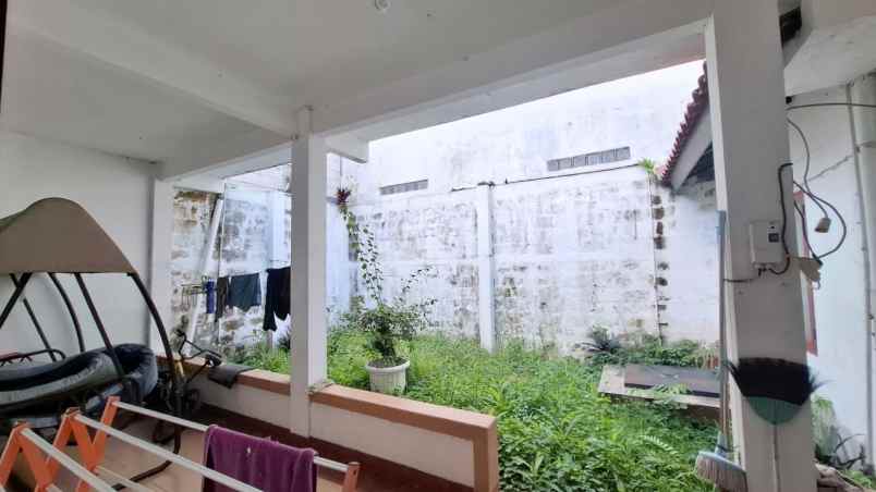 dijual rumah komplek sariwangi