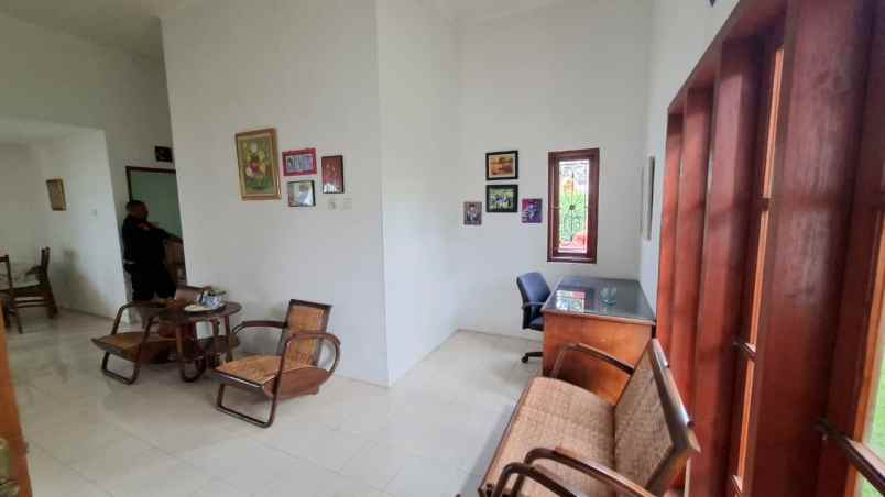 dijual rumah komplek sariwangi