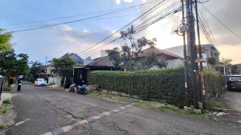 dijual rumah komplek sariwangi