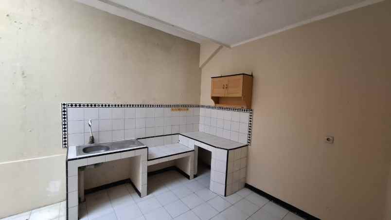 dijual rumah komplek sariwangi