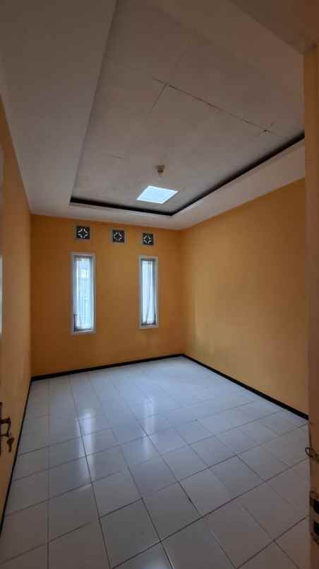 dijual rumah komplek sariwangi