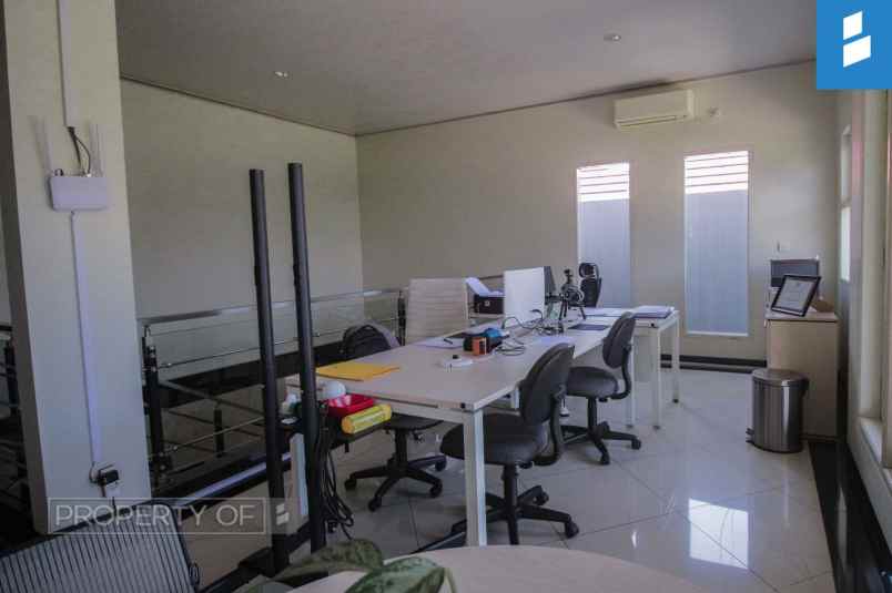 dijual rumah komplek surapati core