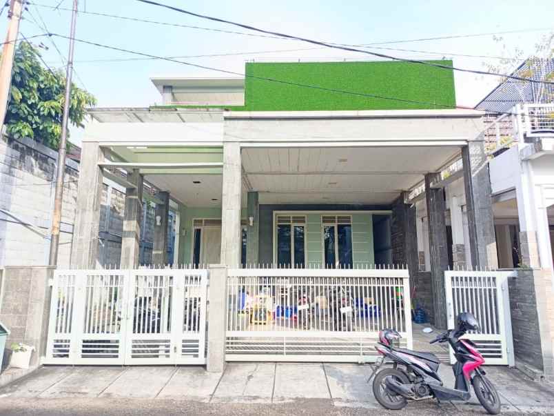dijual rumah komplek surapati core