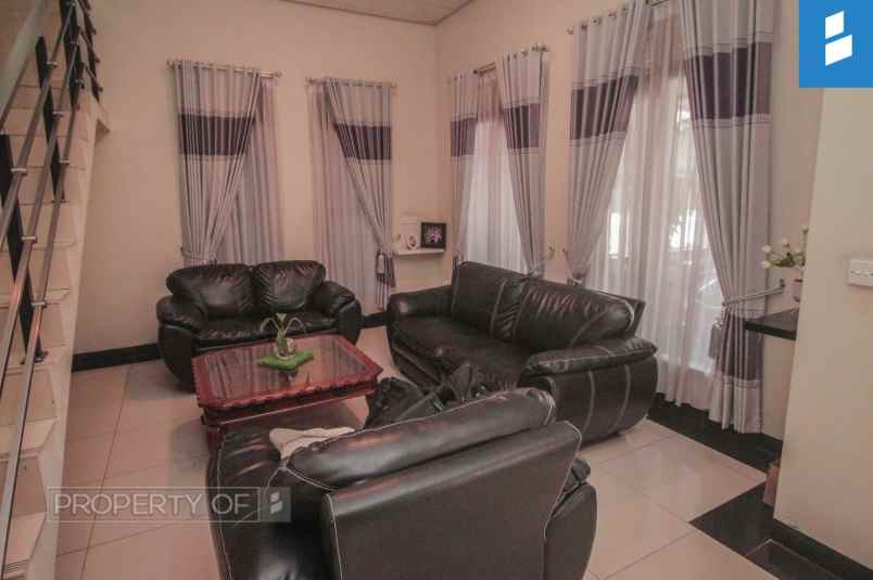 dijual rumah komplek surapati core