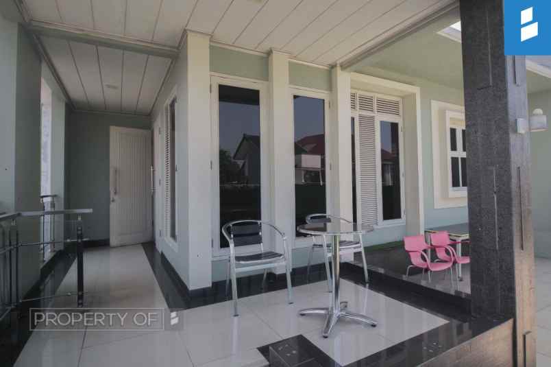 dijual rumah komplek surapati core