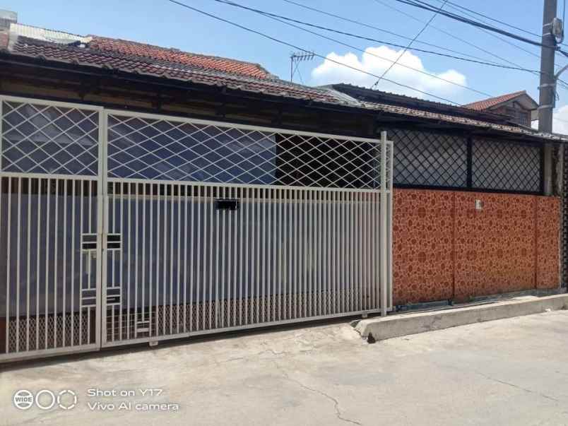 dijual rumah komplek taman cibaduyut