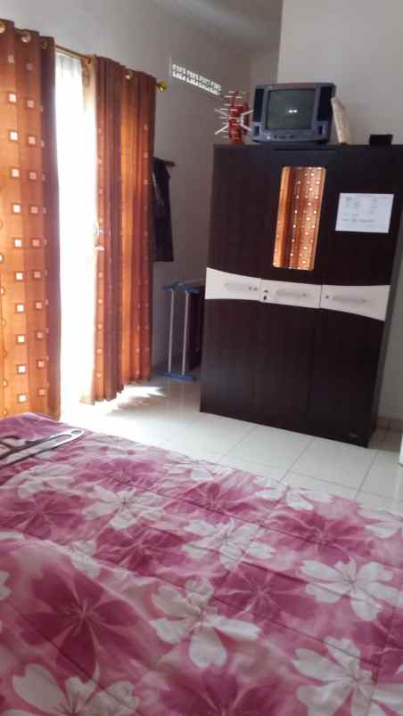 dijual rumah komplek the green