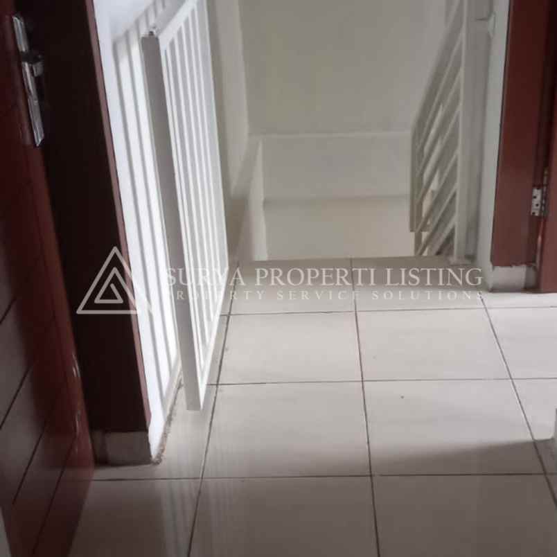 dijual rumah komplek villa zeqita residence