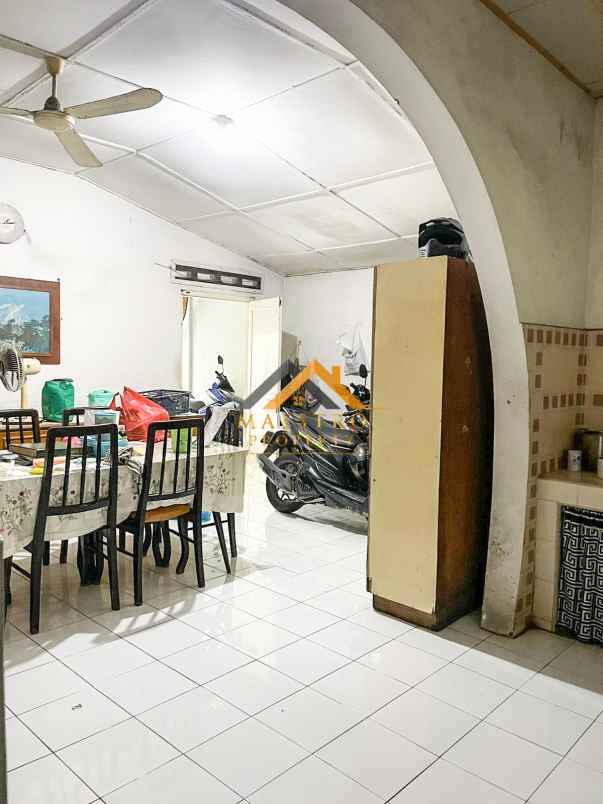 dijual rumah komplek wartawan jalan