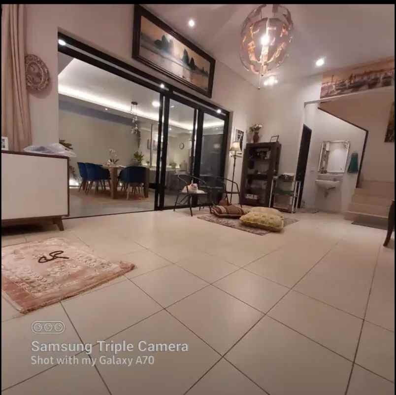 dijual rumah kota baru parahyangan