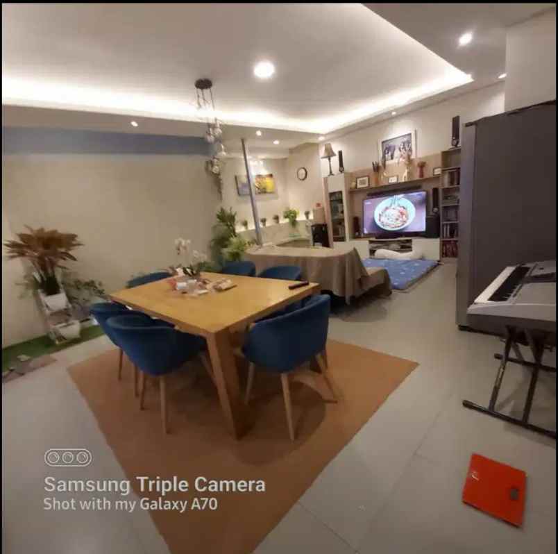 dijual rumah kota baru parahyangan