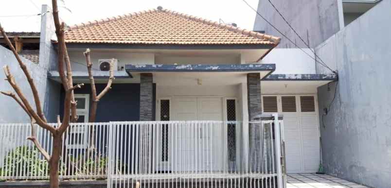 dijual rumah kutisari indah barat