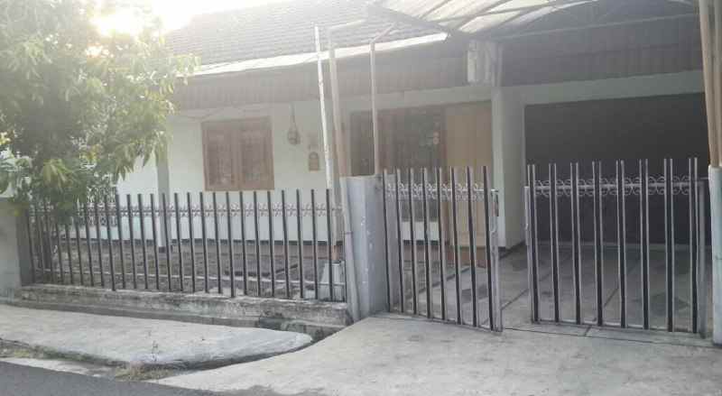 dijual rumah kutisari indah selatan