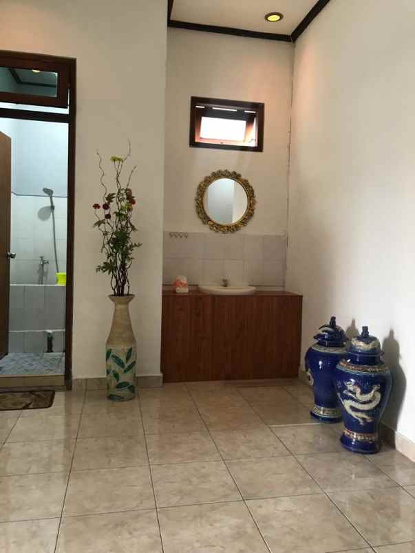 dijual rumah lantai 2 full furnished di denpasar utara