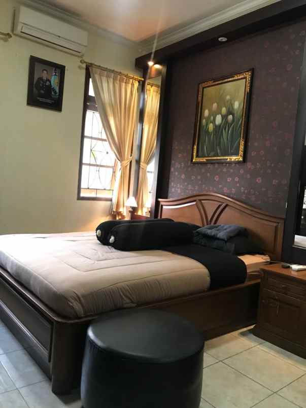 dijual rumah lantai 2 full furnished di denpasar utara