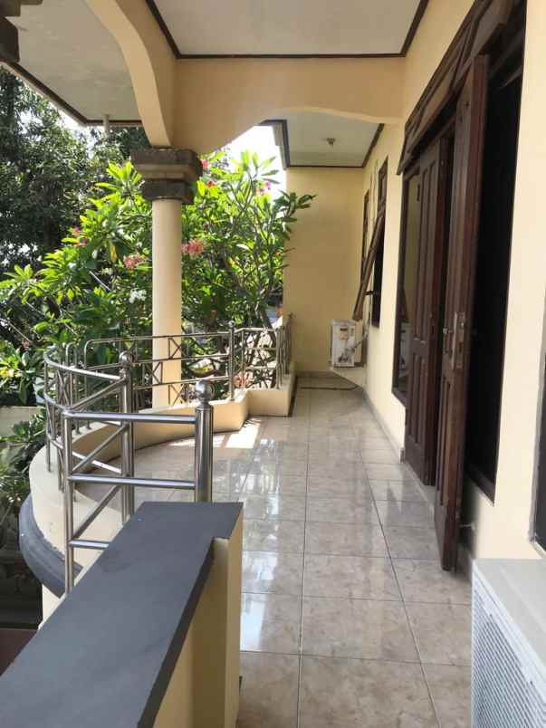 dijual rumah lantai 2 full furnished di denpasar utara