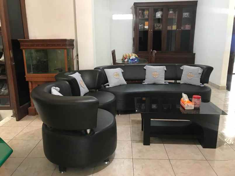 dijual rumah lantai 2 full furnished di denpasar utara