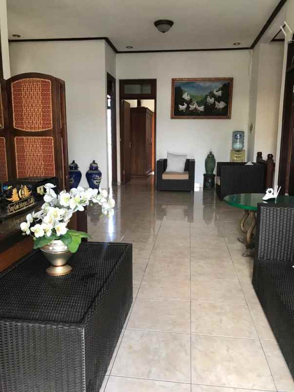 dijual rumah lantai 2 full furnished di denpasar utara