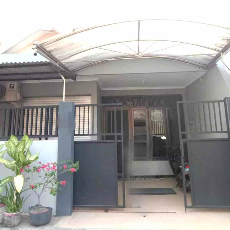 dijual rumah lebak timur