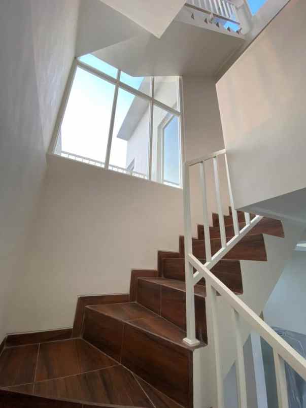 dijual rumah lokasi ikan tombro lowokwaru malang