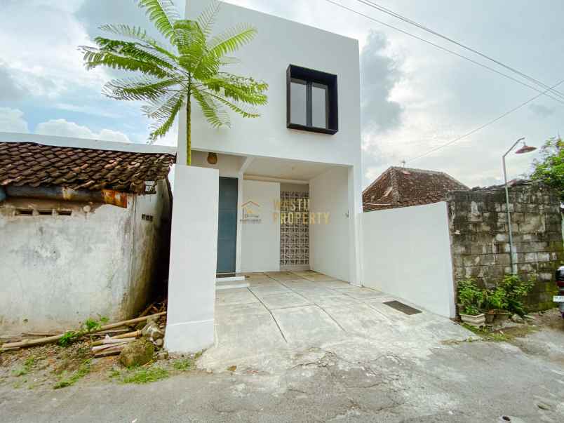 dijual rumah maguwoharjo depok sleman