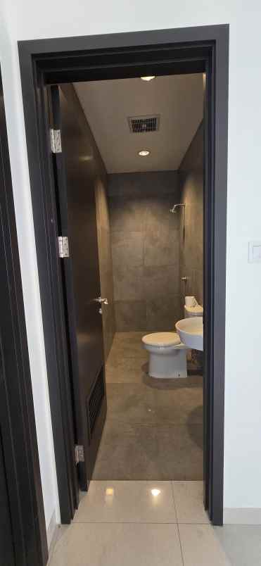 dijual rumah maison de wisteria metland