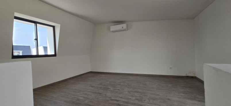 dijual rumah maison de wisteria metland