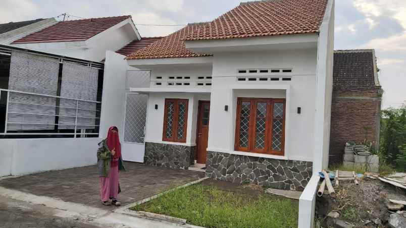 dijual rumah manang grogol sukoharjo