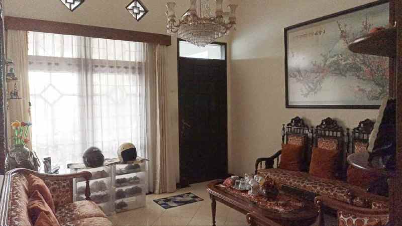 dijual rumah manyar indah
