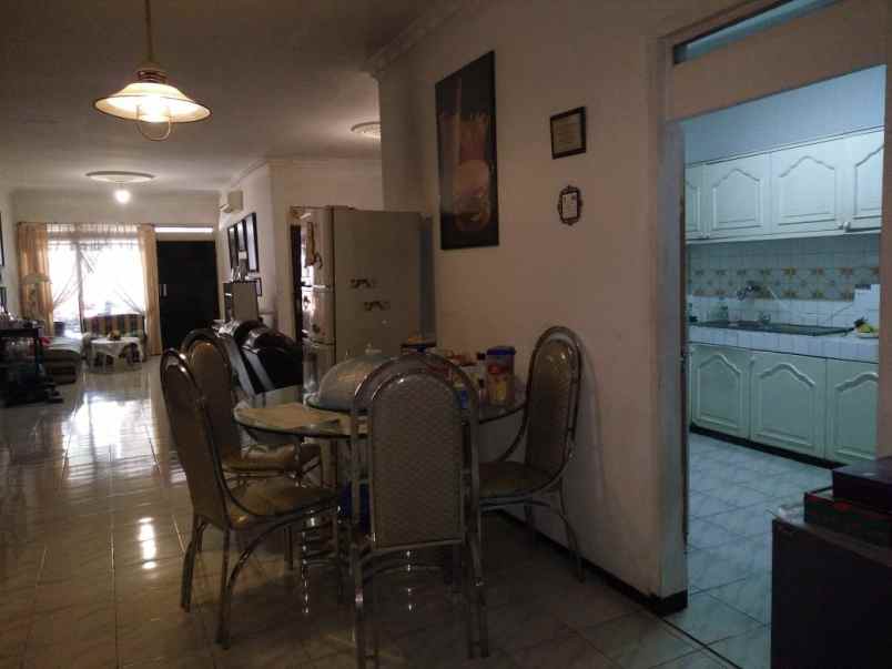 dijual rumah manyar tirtoyoso selatan