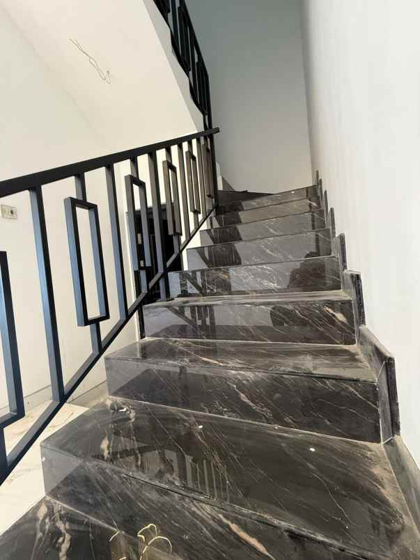 dijual rumah medokan semampir