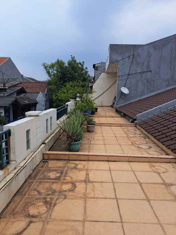 dijual rumah menceng