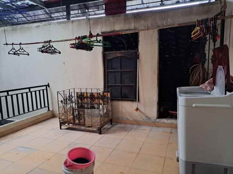 dijual rumah menceng