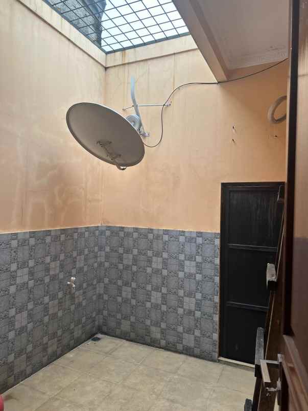 dijual rumah meruya selatan