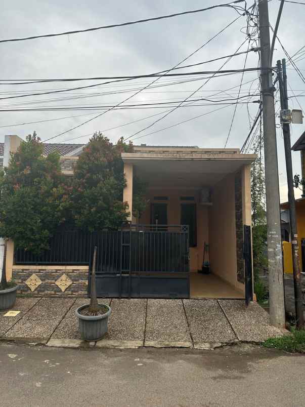 dijual rumah meruya selatan