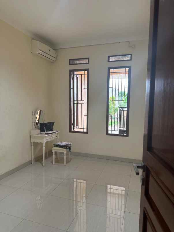 dijual rumah meruya selatan kembangan