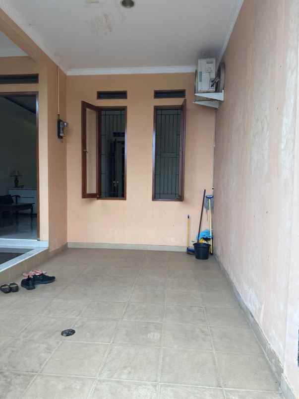 dijual rumah meruya selatan kembangan