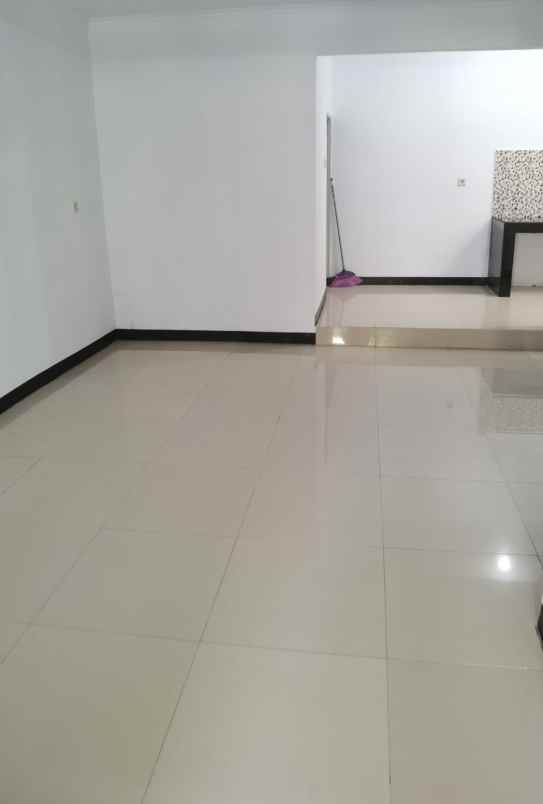 dijual rumah metland