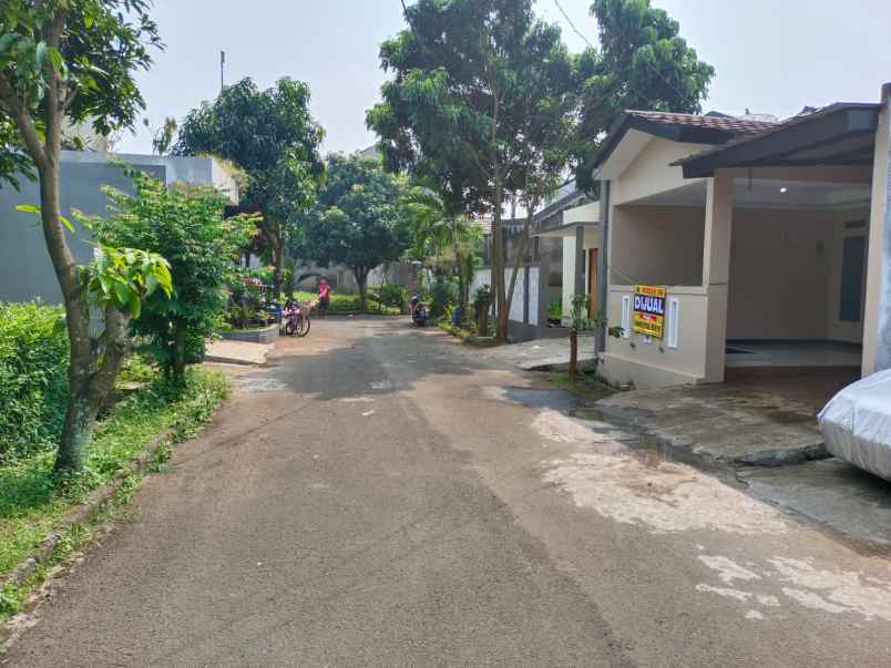 dijual rumah metland