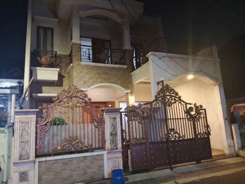 dijual rumah mewah 2 lantai penggilingan jakarta timur