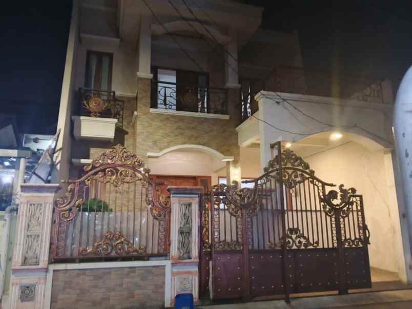 dijual rumah mewah 2 lantai penggilingan jakarta timur