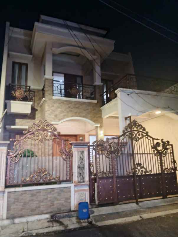 dijual rumah mewah 2 lantai penggilingan jakarta timur