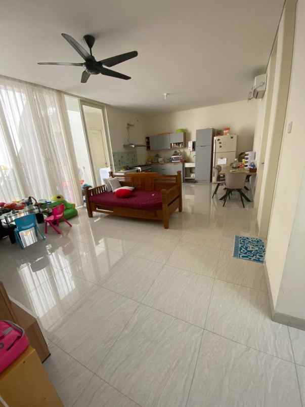 dijual rumah mewah grand pakuwon surabaya barat