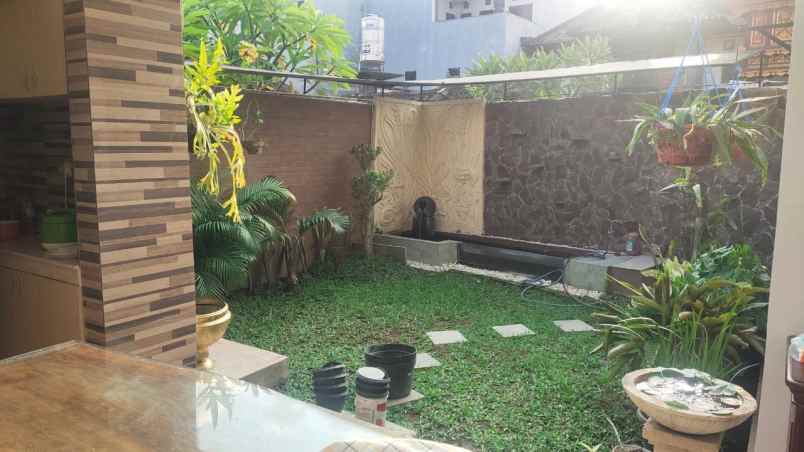 dijual rumah mewah lantai 2 di kawasan denpasar utara