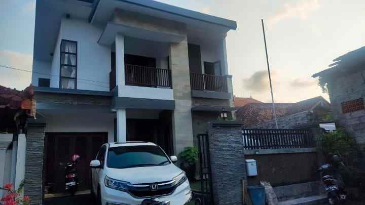 dijual rumah mewah lantai 2 di kawasan denpasar utara