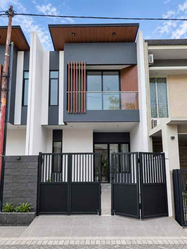 dijual rumah mulyosari utara