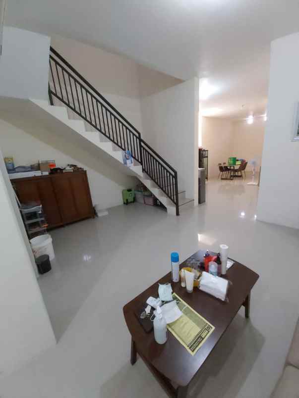 dijual rumah ngagel wasana