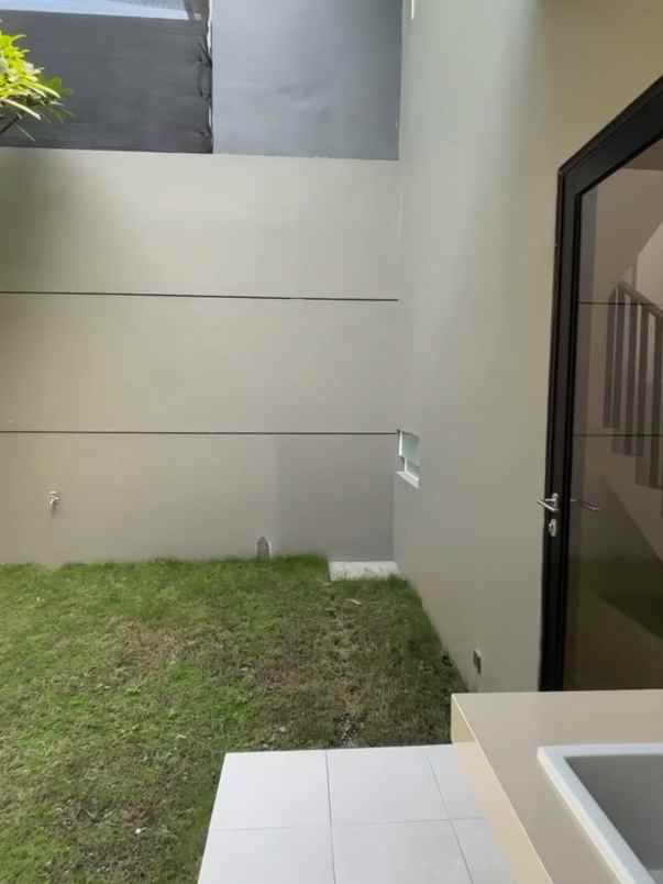 dijual rumah ngesrep