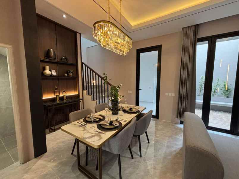 dijual rumah ngesrep